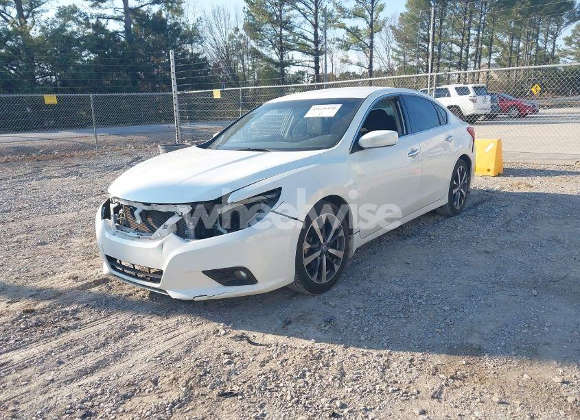 Photo 2 of 2016 Nissan Altima 2.5 SR (VIN 1N4AL3AP5GC262054)