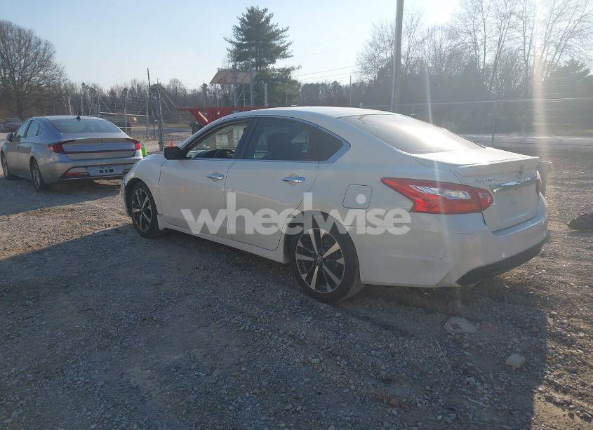 Photo 3 of 2016 Nissan Altima 2.5 SR (VIN 1N4AL3AP5GC262054)