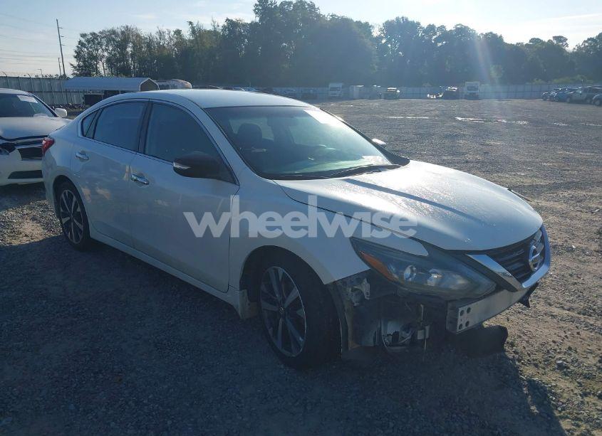 2016 Nissan Altima 2.5 SR (VIN 1N4AL3AP5GC285415) main photo