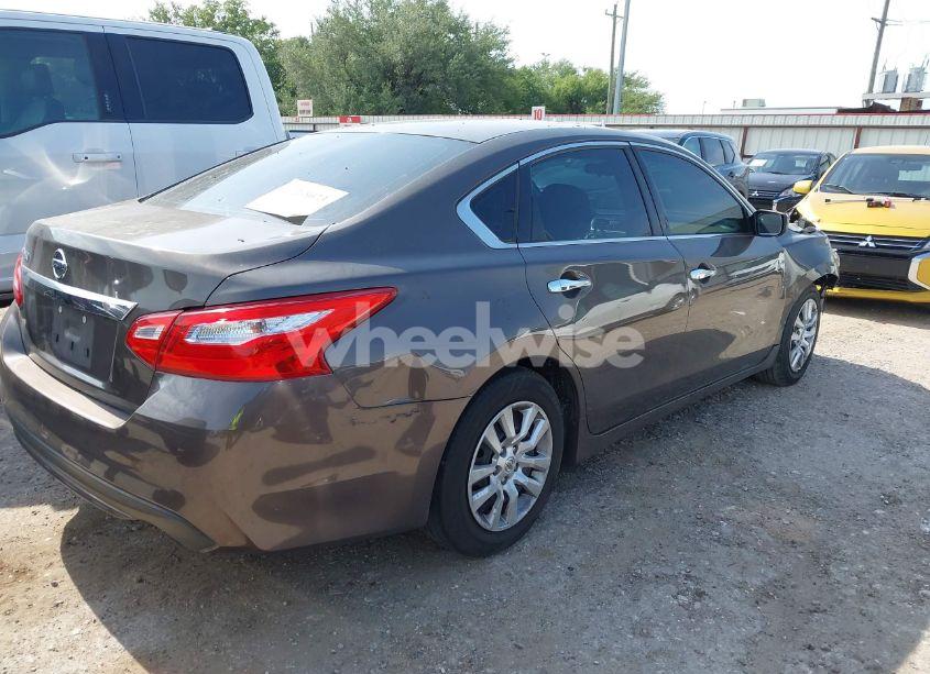 Photo 4 of 2016 Nissan Altima 2.5/2.5 S/2.5 SL/2.5 SR/2.5 SV (VIN 1N4AL3AP5GN304212)