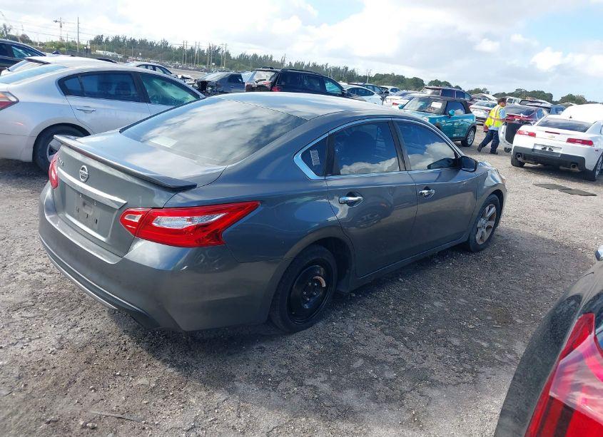 Photo 4 of 2016 Nissan Altima 2.5/2.5 S/2.5 SL/2.5 SR/2.5 SV (VIN 1N4AL3AP5GN306882)