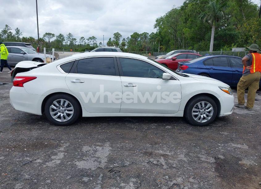 Photo 13 of 2016 Nissan Altima 2.5/2.5 S/2.5 SL/2.5 SR/2.5 SV (VIN 1N4AL3AP5GN309295)