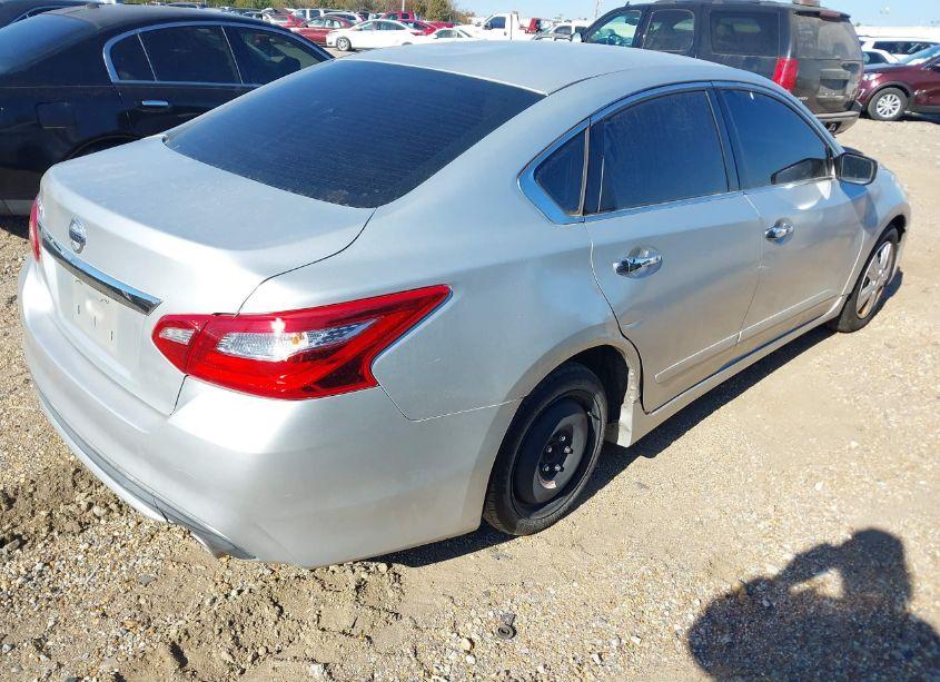 Photo 4 of 2016 Nissan Altima 2.5/2.5 S/2.5 SL/2.5 SR/2.5 SV (VIN 1N4AL3AP5GN343804)