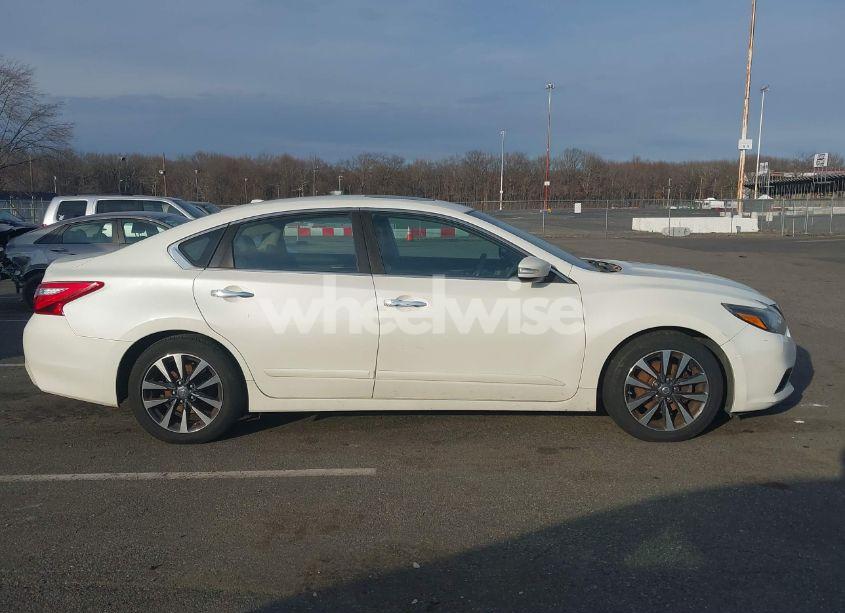 Photo 13 of 2017 Nissan Altima 2.5 SL (VIN 1N4AL3AP5HC131496)
