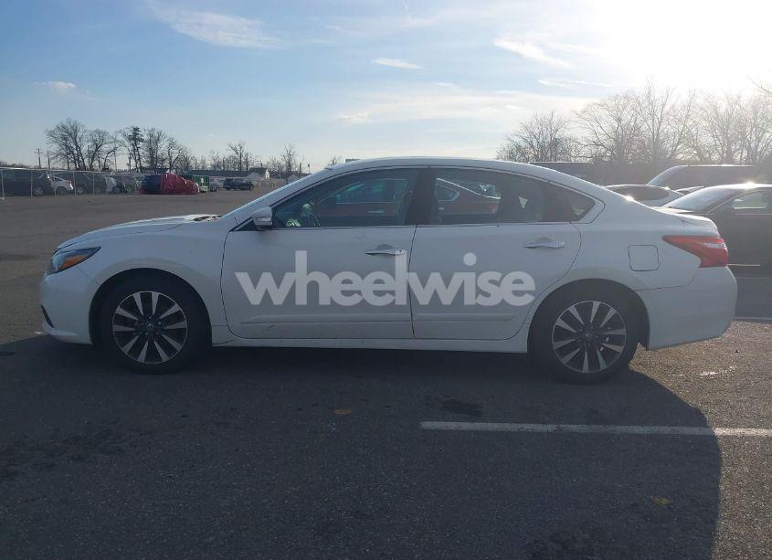 Photo 14 of 2017 Nissan Altima 2.5 SL (VIN 1N4AL3AP5HC131496)