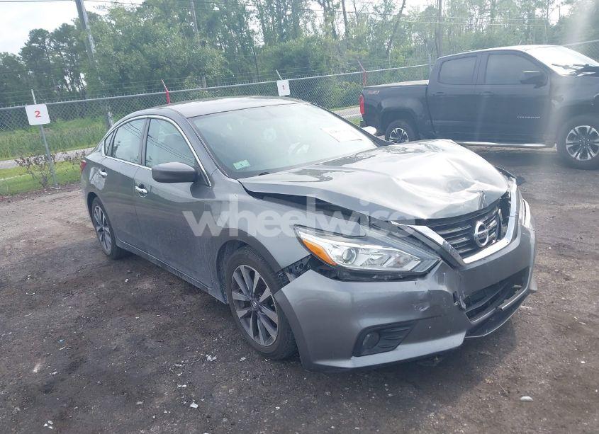 2017 Nissan Altima 2.5 SV (VIN 1N4AL3AP5HC158472) main photo