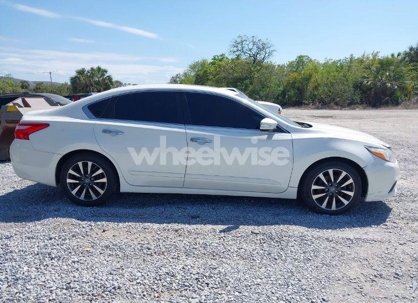 Photo 13 of 2017 Nissan Altima 2.5 SL (VIN 1N4AL3AP5HC165678)