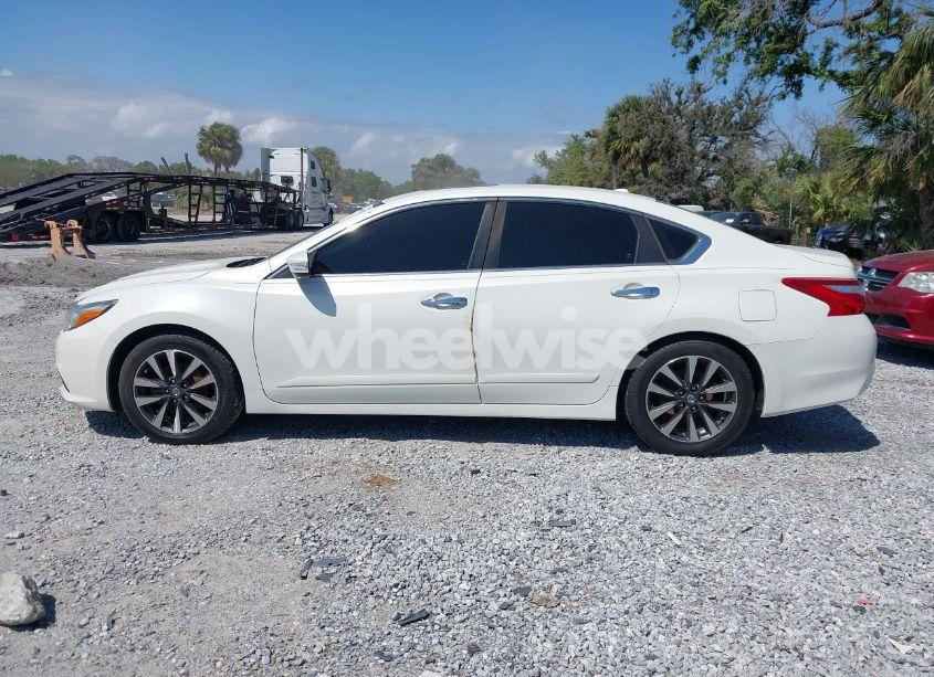 Photo 14 of 2017 Nissan Altima 2.5 SL (VIN 1N4AL3AP5HC165678)