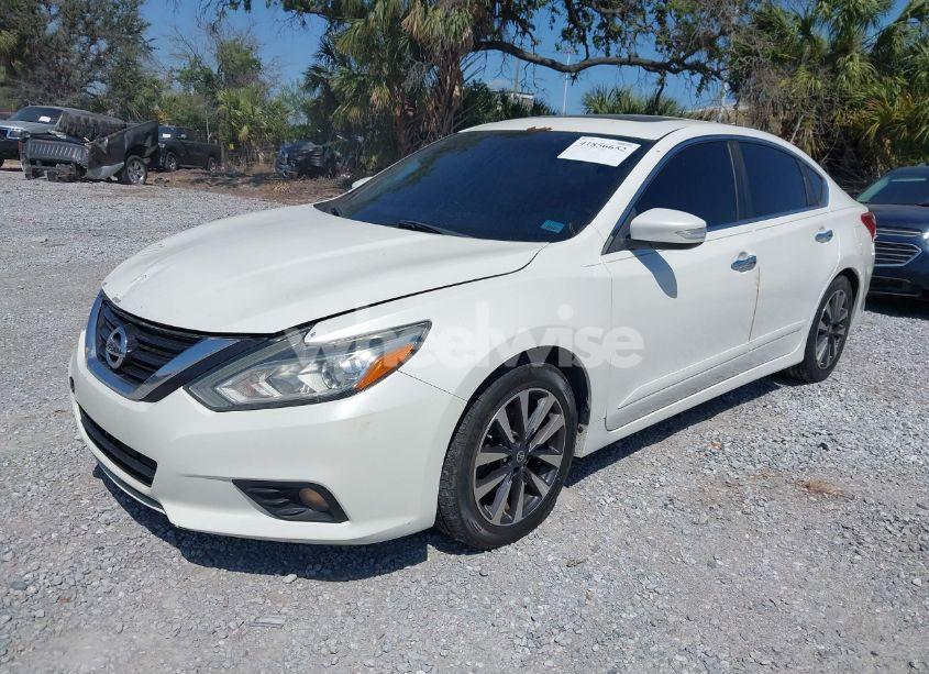 Photo 2 of 2017 Nissan Altima 2.5 SL (VIN 1N4AL3AP5HC165678)