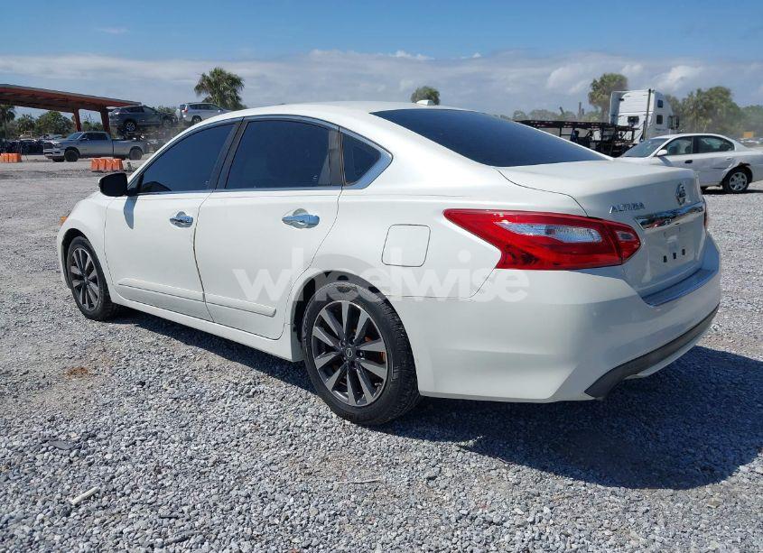 Photo 3 of 2017 Nissan Altima 2.5 SL (VIN 1N4AL3AP5HC165678)