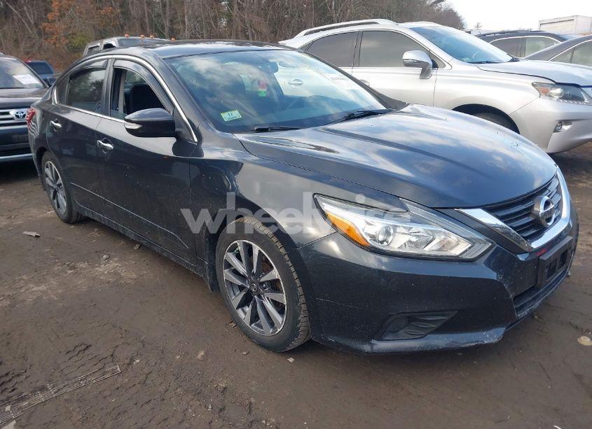2017 Nissan Altima 2.5 SV (VIN 1N4AL3AP5HC167639) main photo