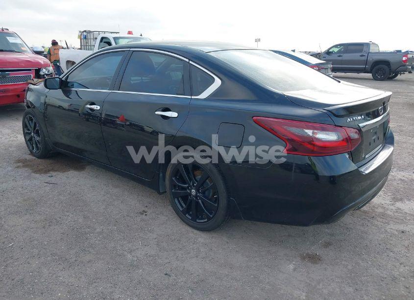Photo 3 of 2017 Nissan Altima 2.5 SR (VIN 1N4AL3AP5HC167723)
