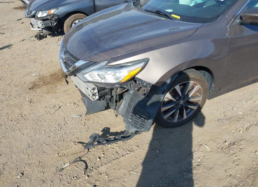 Photo 6 of 2017 Nissan Altima 2.5 SL (VIN 1N4AL3AP5HC172940)