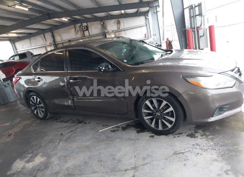 Photo 13 of 2017 Nissan Altima 2.5 SL (VIN 1N4AL3AP5HC185865)