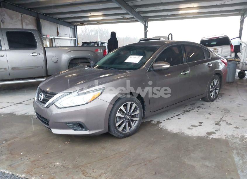 Photo 2 of 2017 Nissan Altima 2.5 SL (VIN 1N4AL3AP5HC185865)
