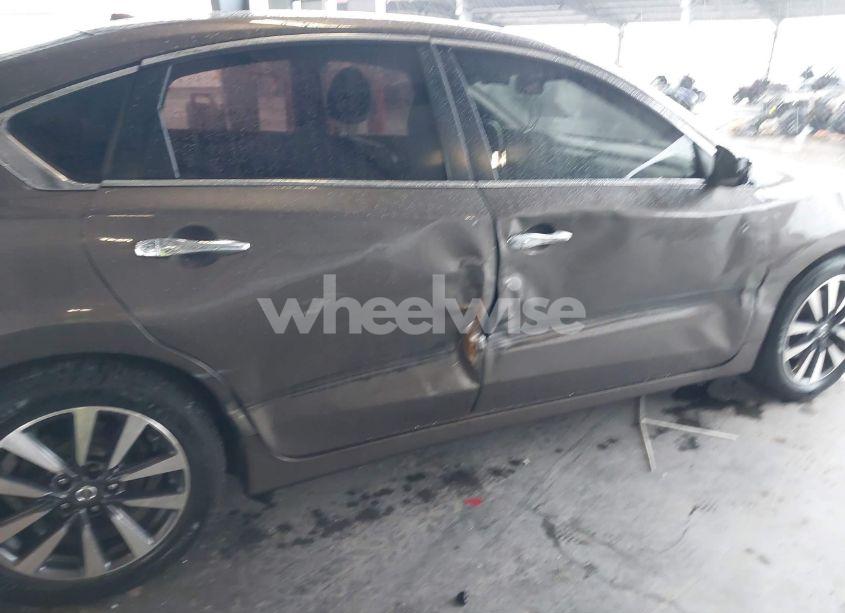 Photo 6 of 2017 Nissan Altima 2.5 SL (VIN 1N4AL3AP5HC185865)