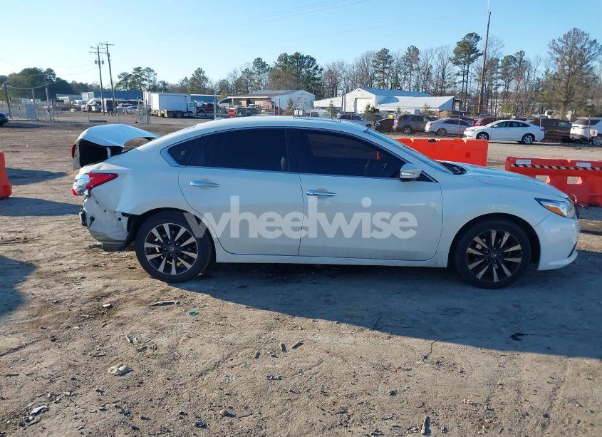 Photo 13 of 2017 Nissan Altima 2.5 SL (VIN 1N4AL3AP5HC194386)