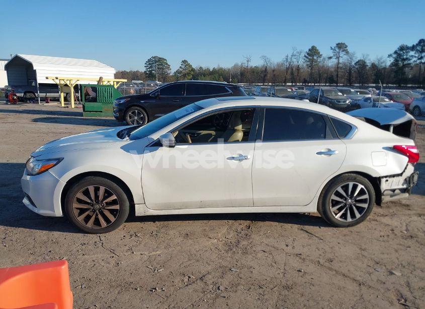 Photo 14 of 2017 Nissan Altima 2.5 SL (VIN 1N4AL3AP5HC194386)
