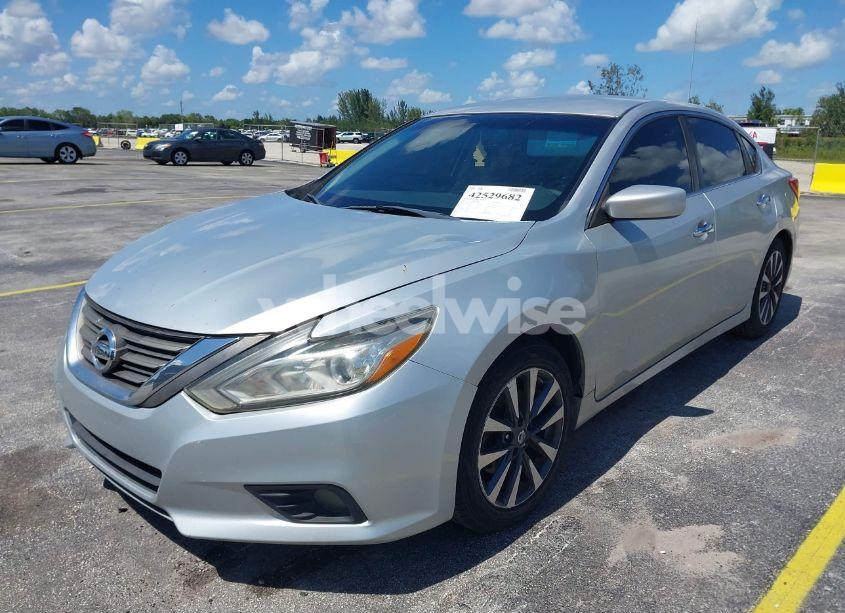 Photo 2 of 2017 Nissan Altima 2.5 SV (VIN 1N4AL3AP5HC251430)