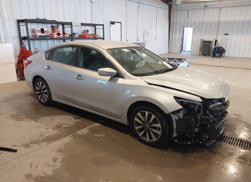 2017 Nissan Altima 2.5 SV (VIN 1N4AL3AP5HC255459) main photo
