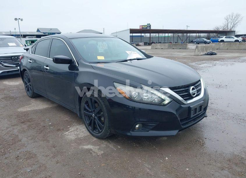 2017 Nissan Altima 2.5 SR (VIN 1N4AL3AP5HC258748) main photo