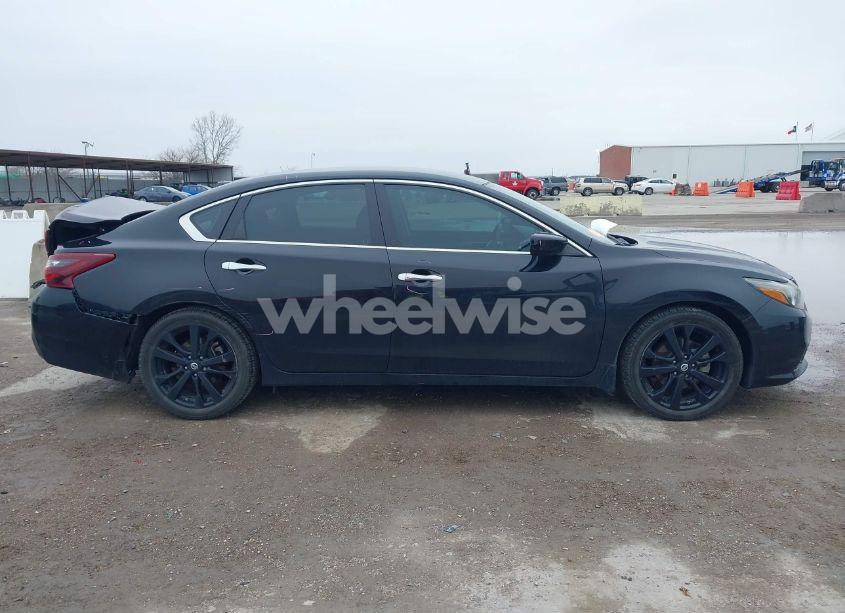 Photo 13 of 2017 Nissan Altima 2.5 SR (VIN 1N4AL3AP5HC258748)