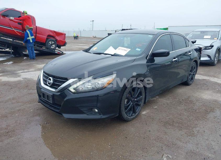 Photo 2 of 2017 Nissan Altima 2.5 SR (VIN 1N4AL3AP5HC258748)