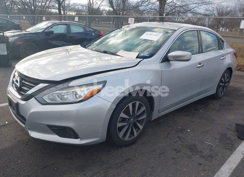 Photo 2 of 2017 Nissan Altima 2.5 SV (VIN 1N4AL3AP5HC261293)