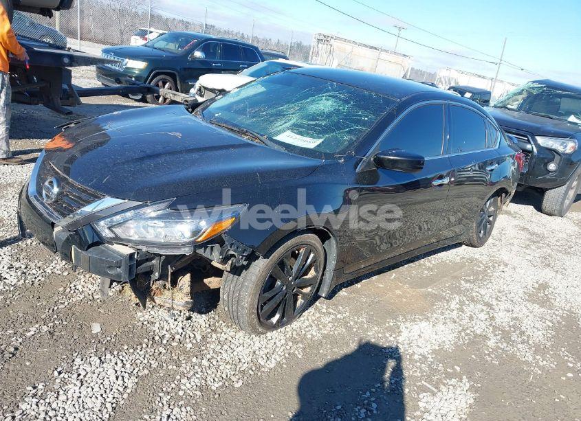 Photo 2 of 2017 Nissan Altima 2.5 SR (VIN 1N4AL3AP5HC261424)