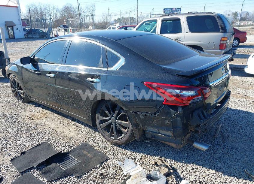 Photo 3 of 2017 Nissan Altima 2.5 SR (VIN 1N4AL3AP5HC261424)