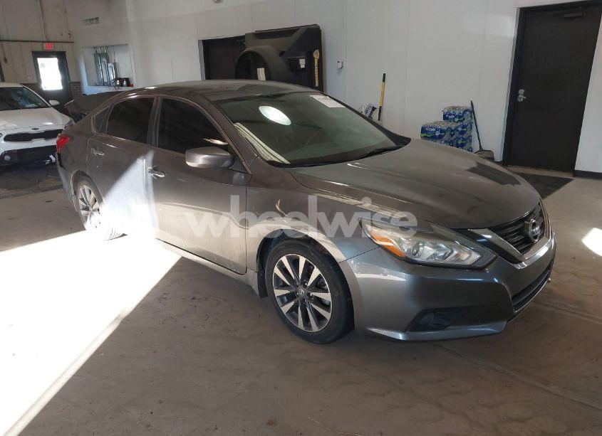 2017 Nissan Altima 2.5 SV (VIN 1N4AL3AP5HC285920) main photo