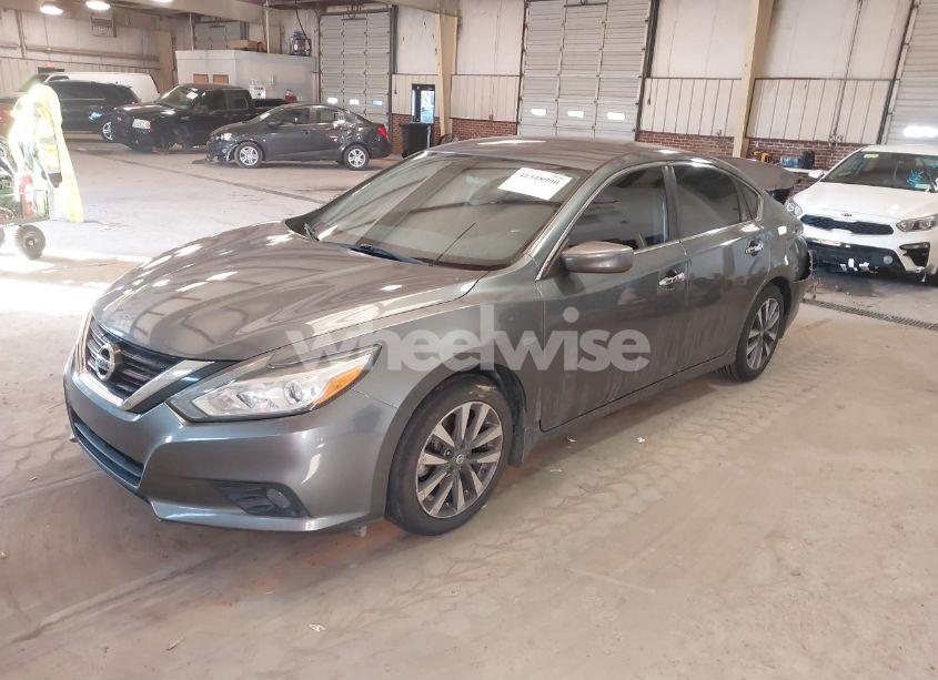 Photo 2 of 2017 Nissan Altima 2.5 SV (VIN 1N4AL3AP5HC285920)