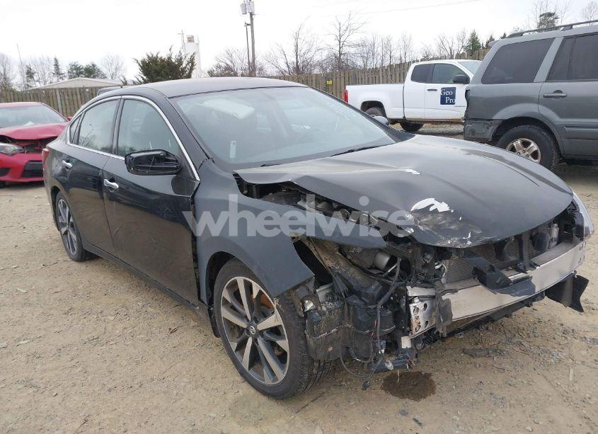 2017 Nissan Altima 2.5 SR (VIN 1N4AL3AP5HC475622) main photo