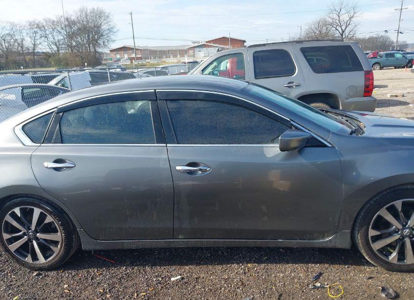 Photo 13 of 2017 Nissan Altima 2.5 SR (VIN 1N4AL3AP5HC479752)