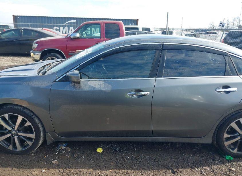 Photo 14 of 2017 Nissan Altima 2.5 SR (VIN 1N4AL3AP5HC479752)