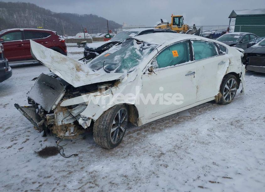 Photo 2 of 2017 Nissan Altima 2.5 SR (VIN 1N4AL3AP5HC488662)