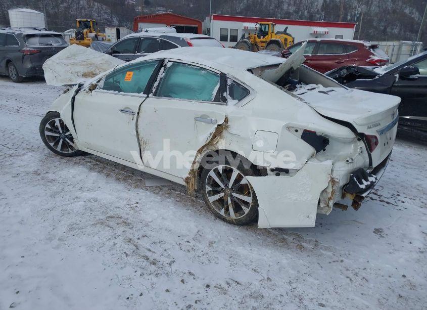 Photo 3 of 2017 Nissan Altima 2.5 SR (VIN 1N4AL3AP5HC488662)