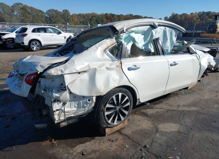 Photo 4 of 2017 Nissan Altima 2.5 SL (VIN 1N4AL3AP5HC492906)