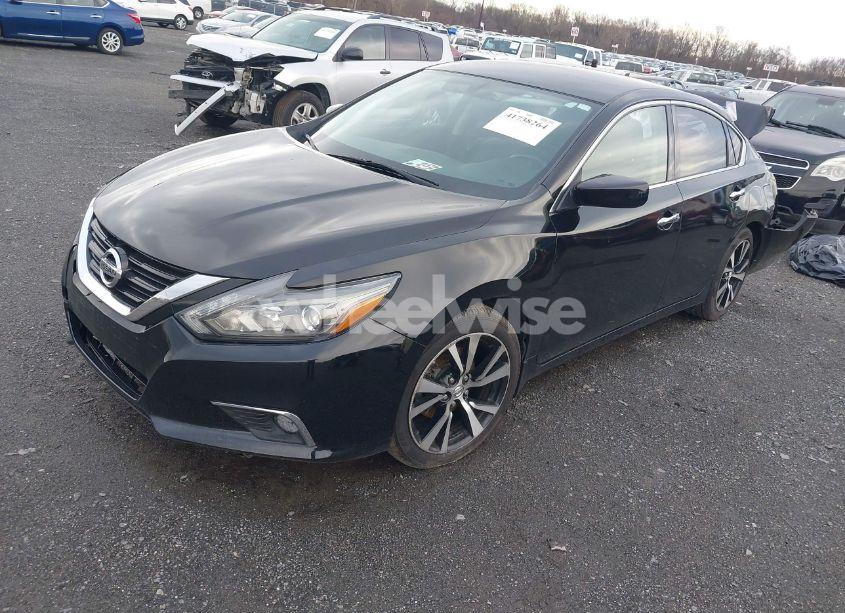 Photo 2 of 2017 Nissan Altima 2.5 SR (VIN 1N4AL3AP5HC497992)