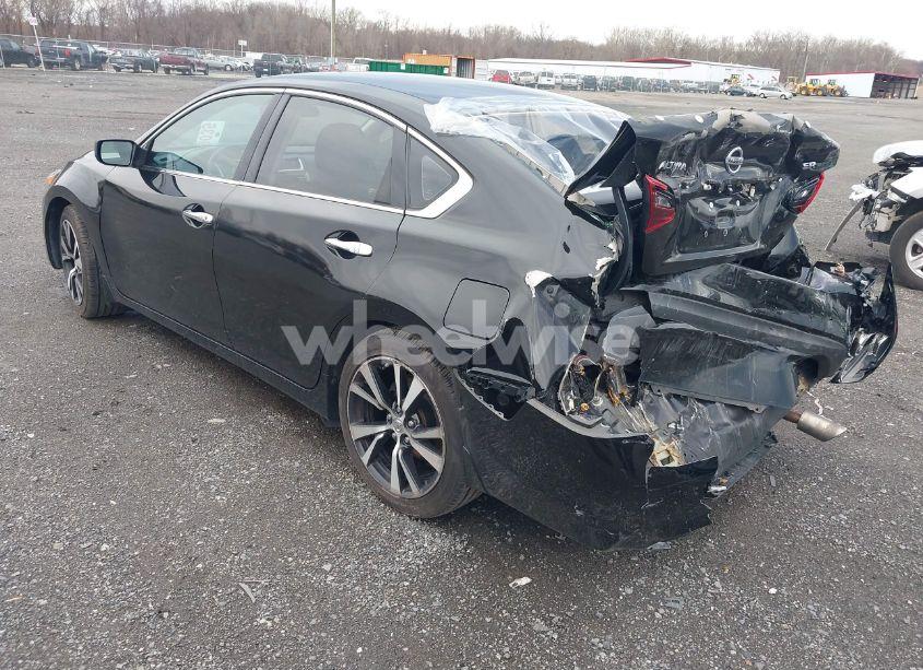 Photo 3 of 2017 Nissan Altima 2.5 SR (VIN 1N4AL3AP5HC497992)