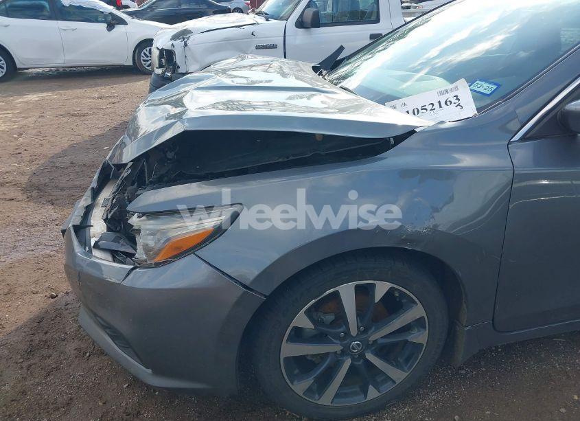 Photo 17 of 2017 Nissan Altima 2.5 SR (VIN 1N4AL3AP5HN312537)