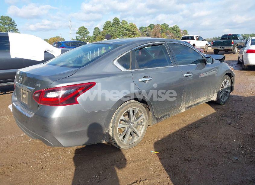 Photo 4 of 2017 Nissan Altima 2.5 SR (VIN 1N4AL3AP5HN312537)