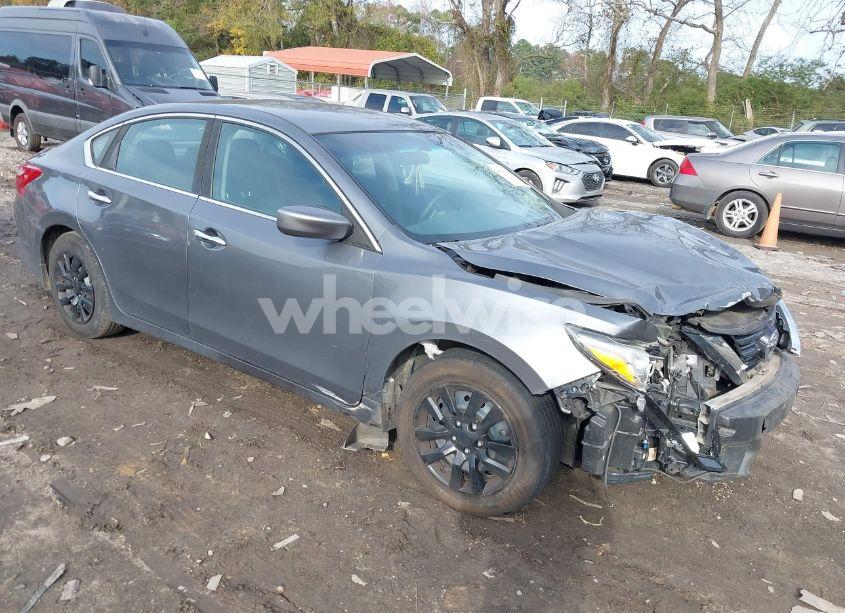 2018 Nissan Altima 2.5 S (VIN 1N4AL3AP5JC104613) main photo