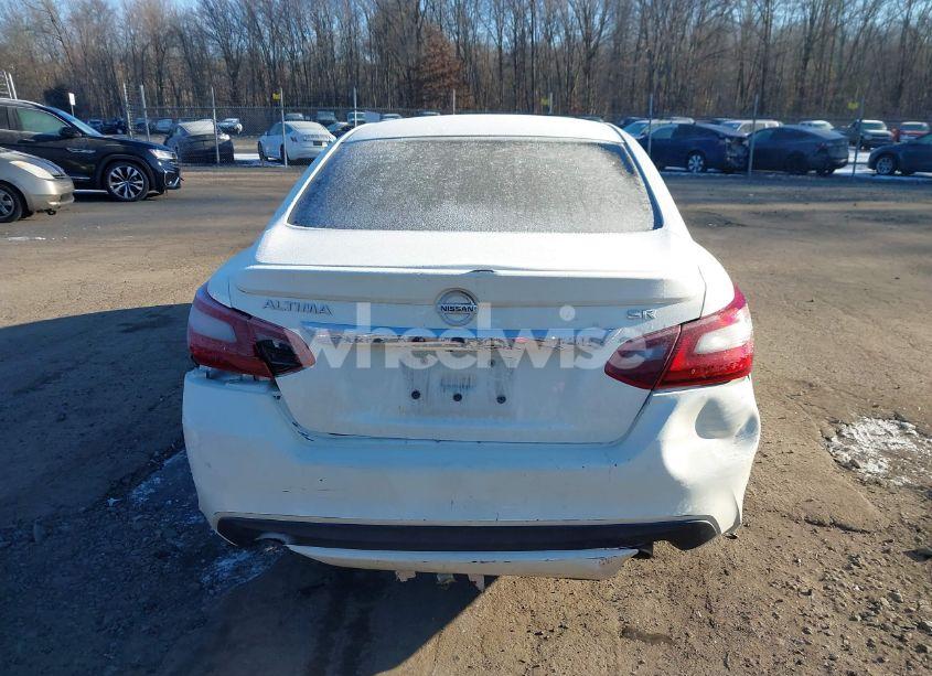 Photo 17 of 2018 Nissan Altima 2.5 SR (VIN 1N4AL3AP5JC112811)