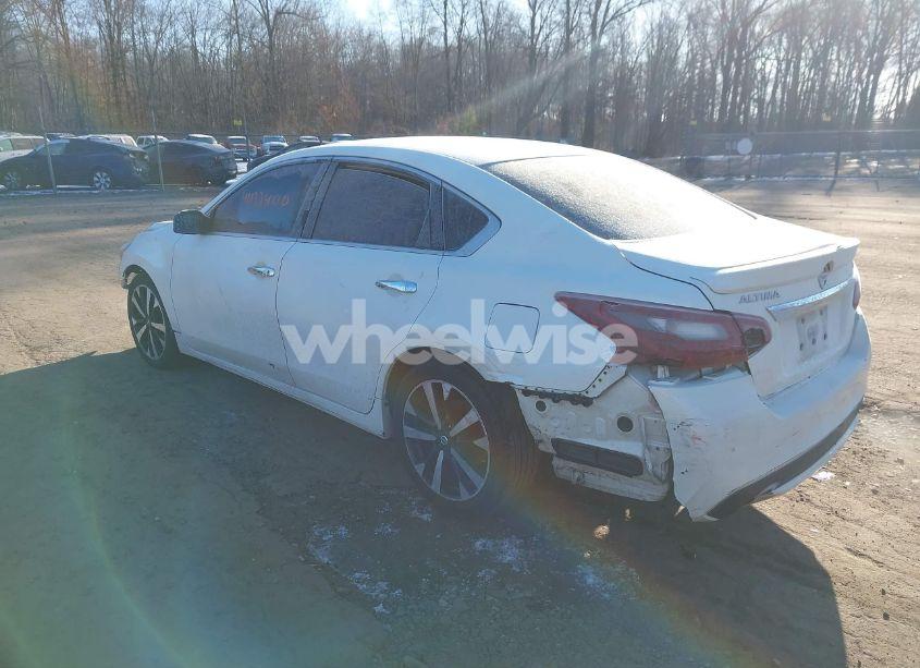 Photo 3 of 2018 Nissan Altima 2.5 SR (VIN 1N4AL3AP5JC112811)