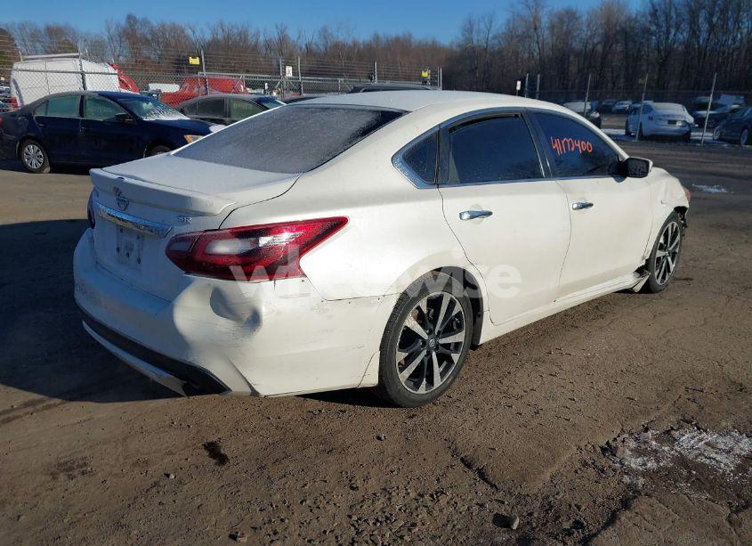 Photo 4 of 2018 Nissan Altima 2.5 SR (VIN 1N4AL3AP5JC112811)