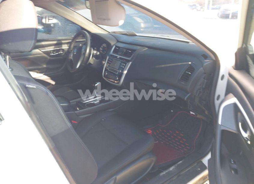 Photo 5 of 2018 Nissan Altima 2.5 SR (VIN 1N4AL3AP5JC112811)