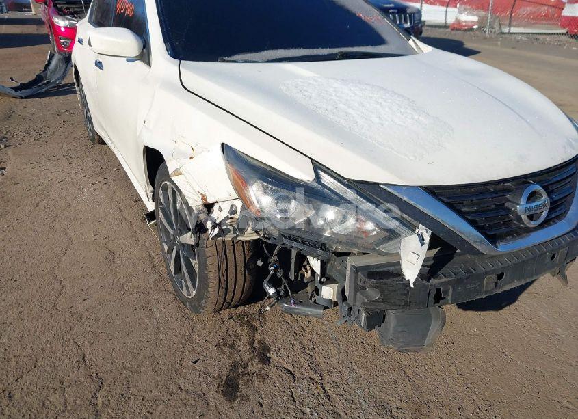 Photo 6 of 2018 Nissan Altima 2.5 SR (VIN 1N4AL3AP5JC112811)