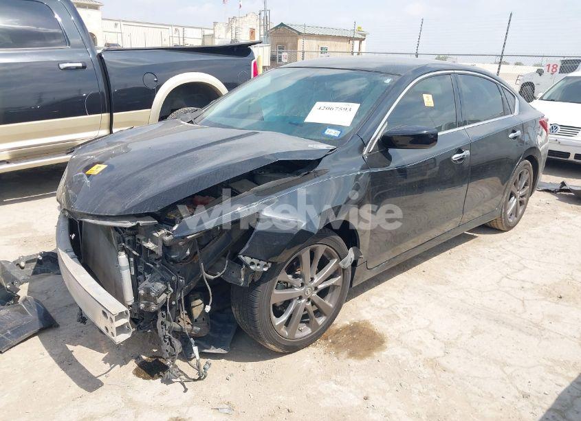 Photo 2 of 2018 Nissan Altima 2.5 SR (VIN 1N4AL3AP5JC136977)