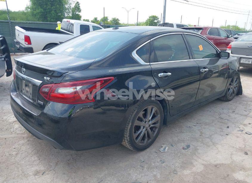 Photo 4 of 2018 Nissan Altima 2.5 SR (VIN 1N4AL3AP5JC136977)